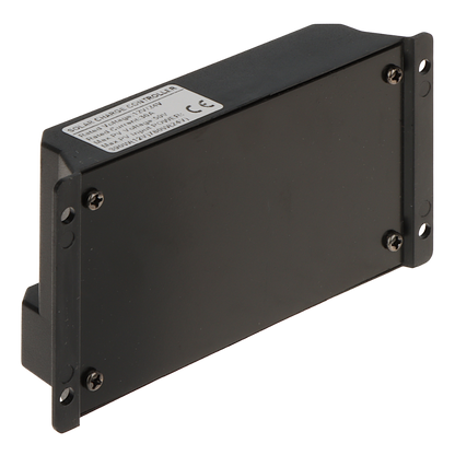 UMA CC-PWM-30-USB PWM 30 Ah laad controller met USB en 12VDC uitgang voor zonnepaneel