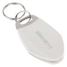 UMA RFID luxe tag wit met metaal en serienummer en met key ring