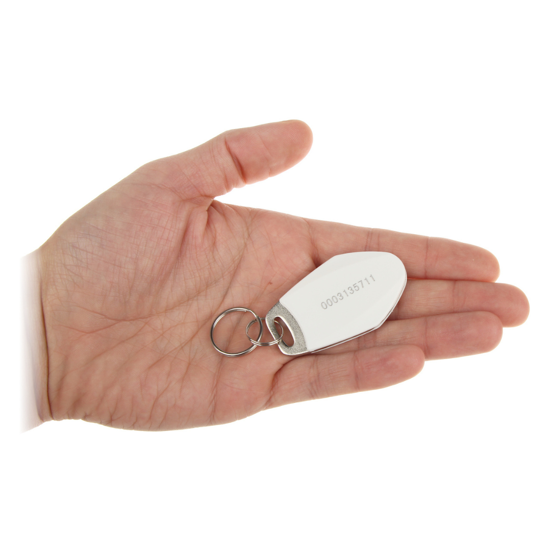 UMA RFID luxe tag wit met metaal en serienummer en met key ring